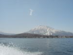 野尻湖から黒姫山を見る
